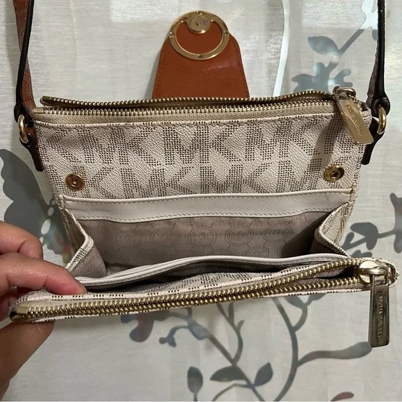 Michael Kors Crossbody - Picture 7 of 8